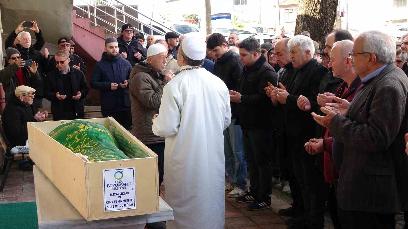sakaryada cesedi bulunan balikci orduda topraga verildi 2 PgQTew2D