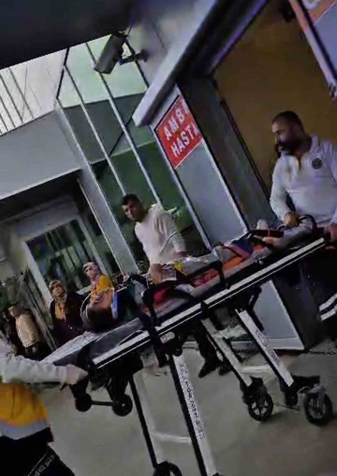sakaryada da yurek sizlatan kaza 2 yasindaki cocuk hayatini kaybetti ablasi agir yarali 1 jIQG23cW