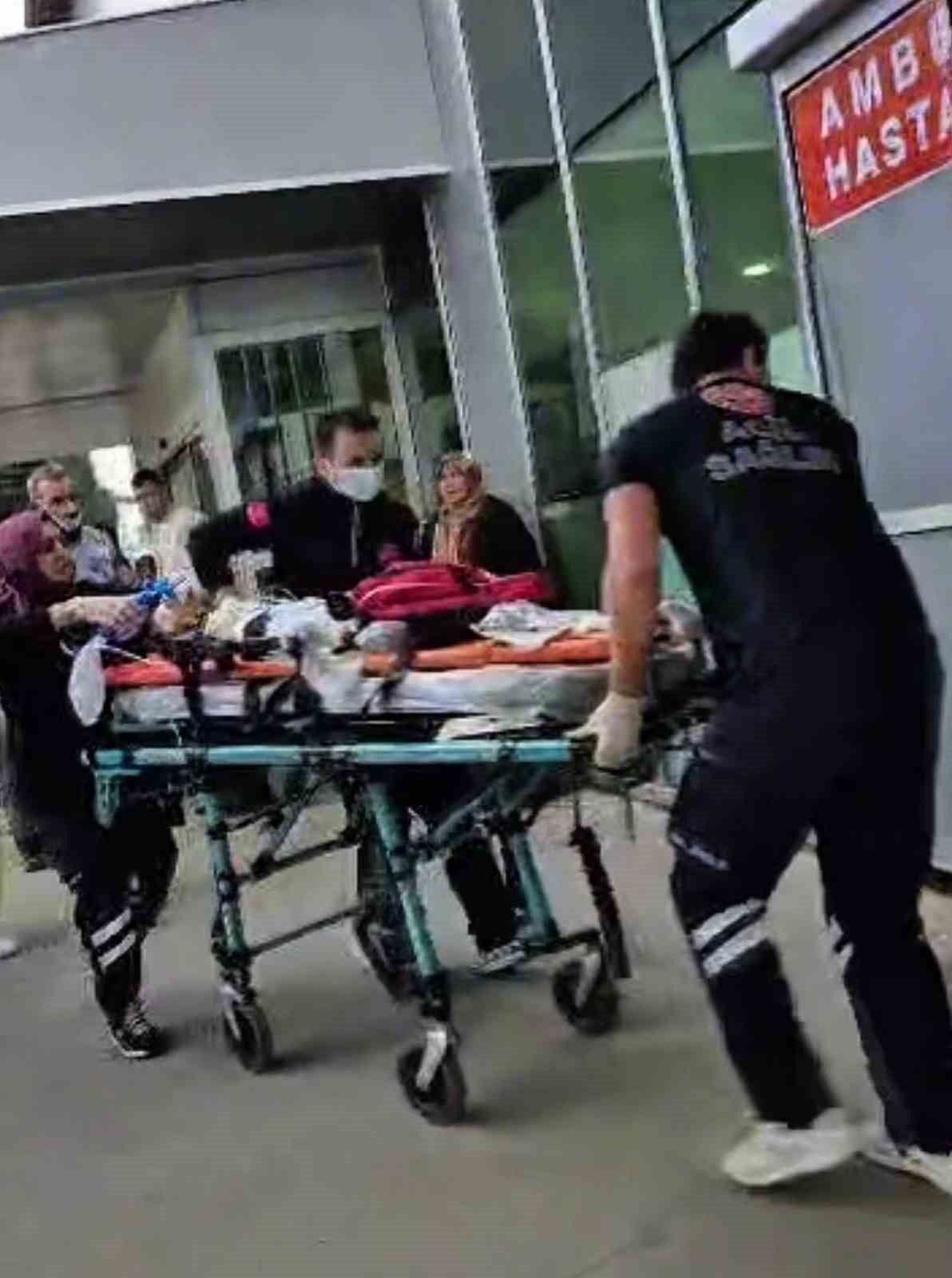 sakaryada da yurek sizlatan kaza 2 yasindaki cocuk hayatini kaybetti ablasi agir yarali 2 GGa1Vvyr