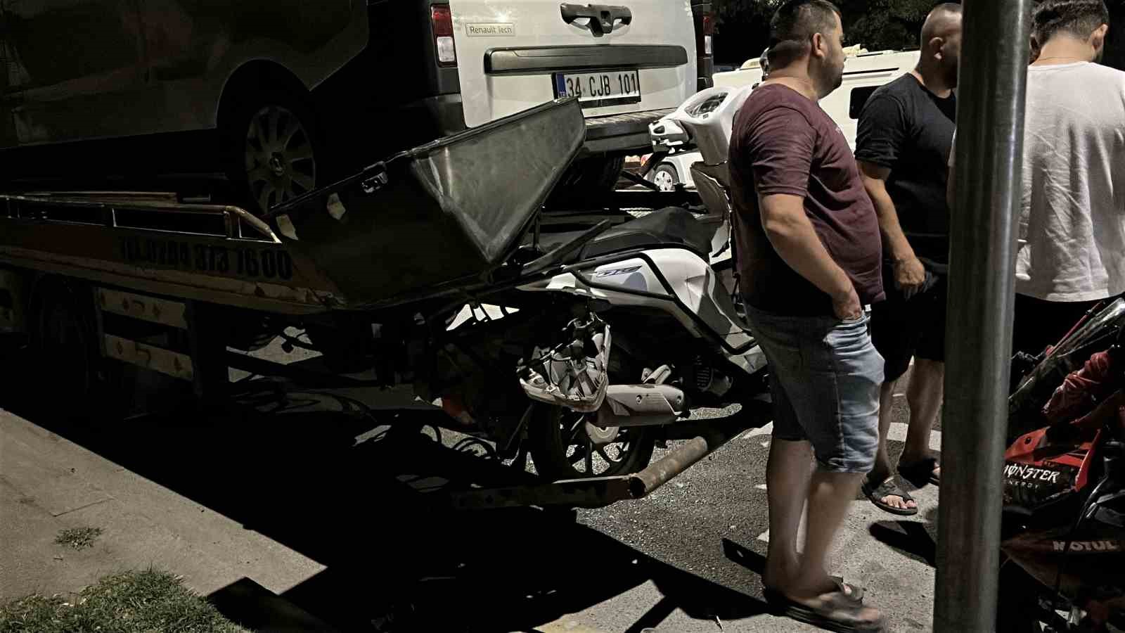 Sakarya’da hafif ticari araç ile iki motosiklet çarpıştı: 2 ağır yaralı 6 sakaryada hafif ticari arac ile iki motosiklet carpisti 2 agir yarali 2 cttvCAhf