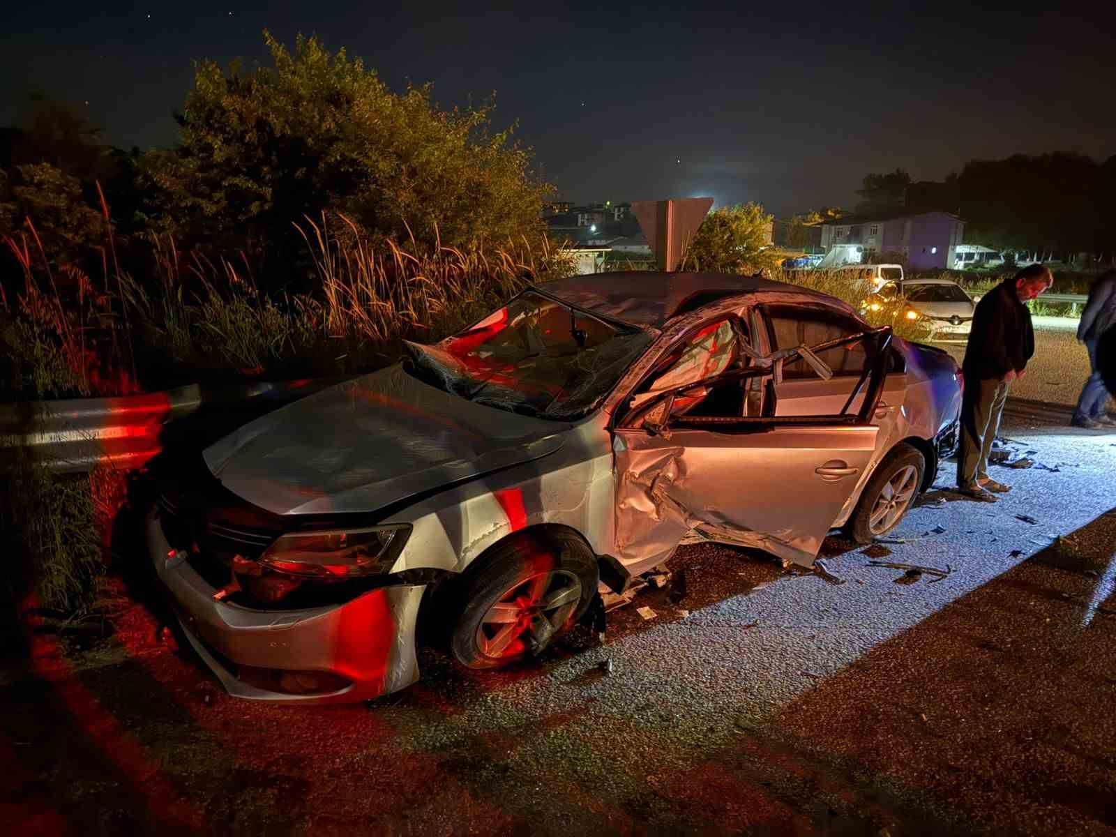 sakaryada hafif ticari ile otomobil carpisti 4 yarali 1 QOicWemN