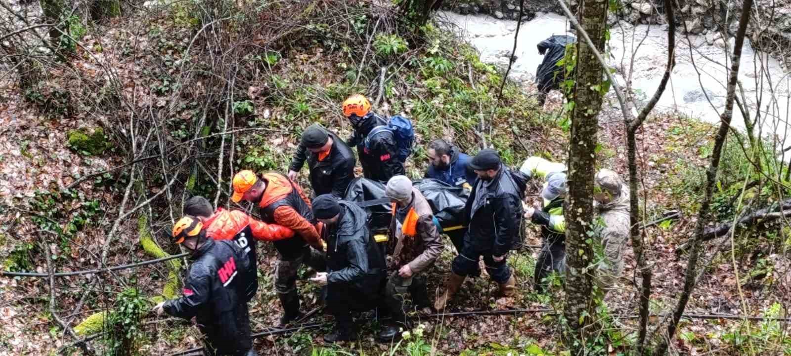 sakaryada iki gundur haber alinamayan vatandasin cansiz bedeni zorlu araziden cikartildi 0 GOe8whOH