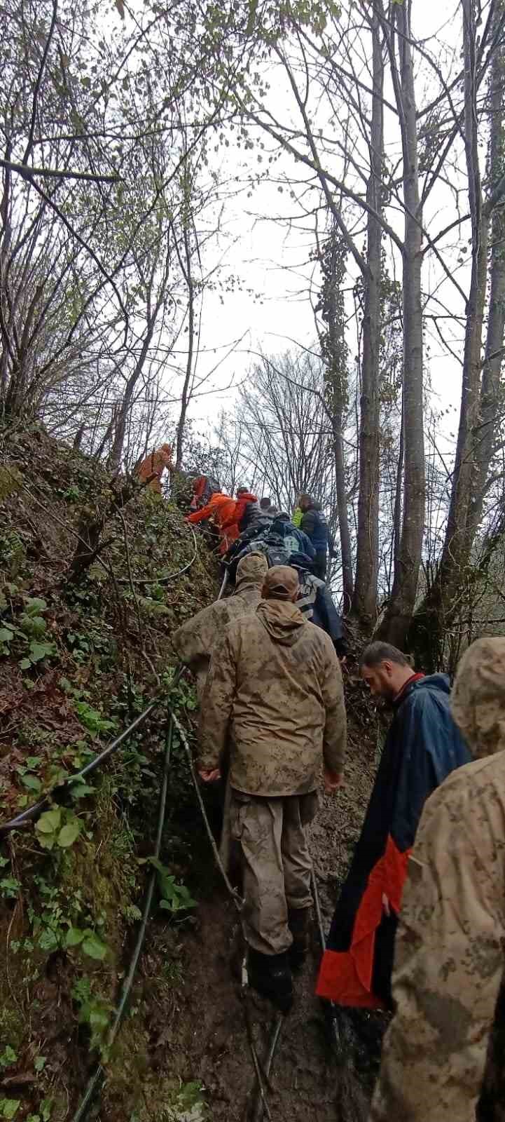 sakaryada iki gundur haber alinamayan vatandasin cansiz bedeni zorlu araziden cikartildi 3 2pOw6p4X