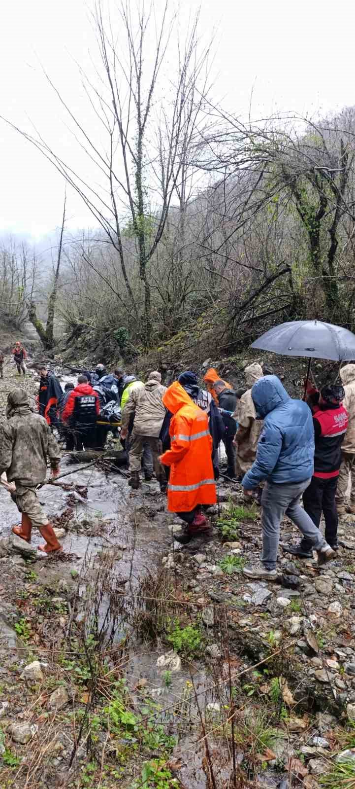sakaryada iki gundur haber alinamayan vatandasin cansiz bedeni zorlu araziden cikartildi 4 TlTe5qTS