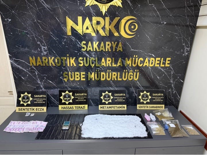 sakaryada iki ilcede uyusturucu operasyonu 4 tutuklama 1