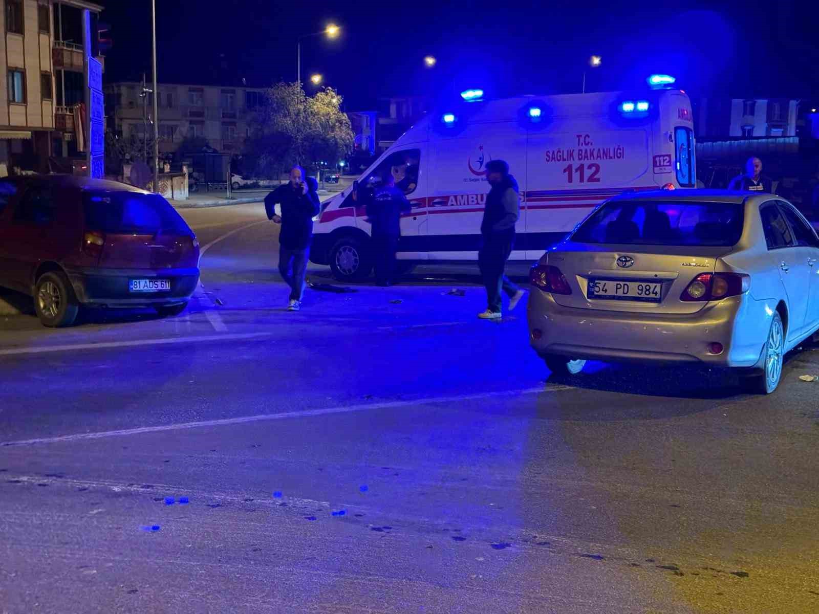 sakaryada iki otomobil carpisti 5 yarali 2