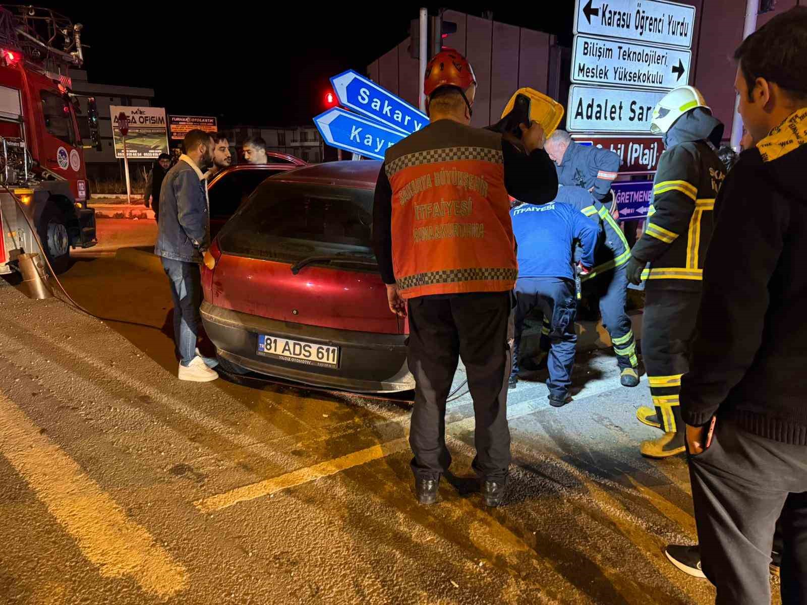 sakaryada iki otomobil carpisti 5 yarali 3 9qJVcG1c