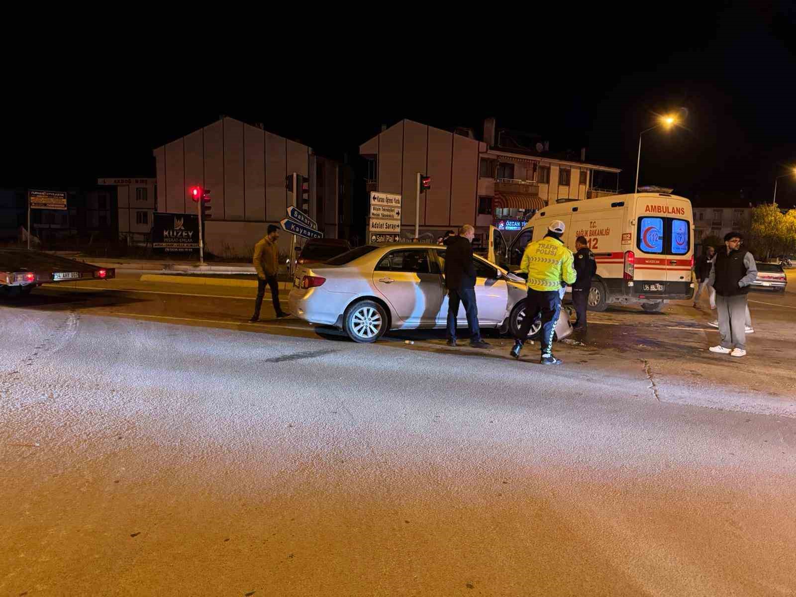 sakaryada iki otomobil carpisti 5 yarali 5 juKjEOYC