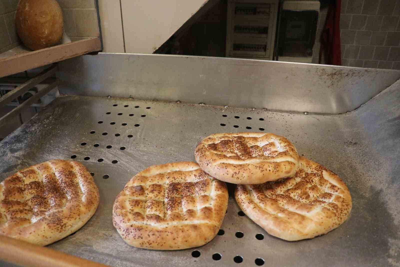 sakaryada ilk iftar oncesi metrelerce pide kuyrugu 4