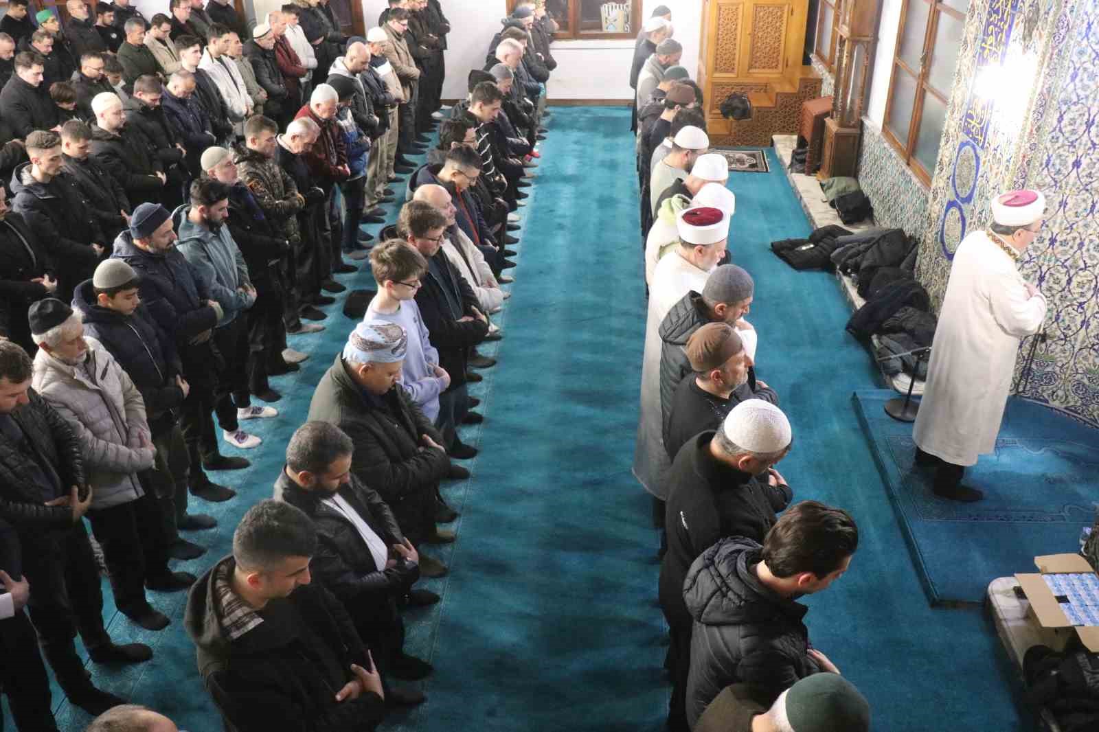 sakaryada ilk teravih namazi eda edildi 0 SgQTK2gA