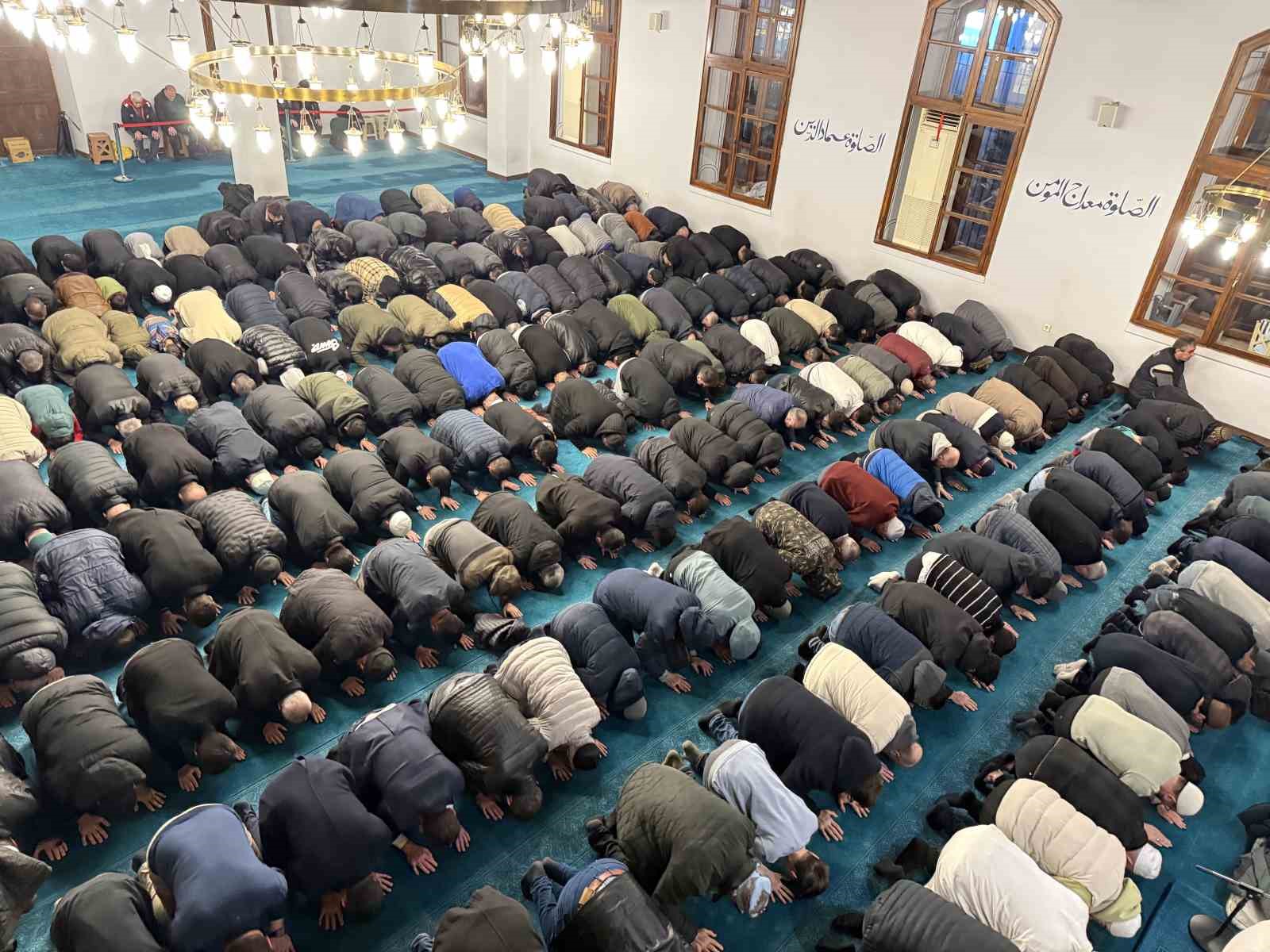 sakaryada ilk teravih namazi eda edildi 1