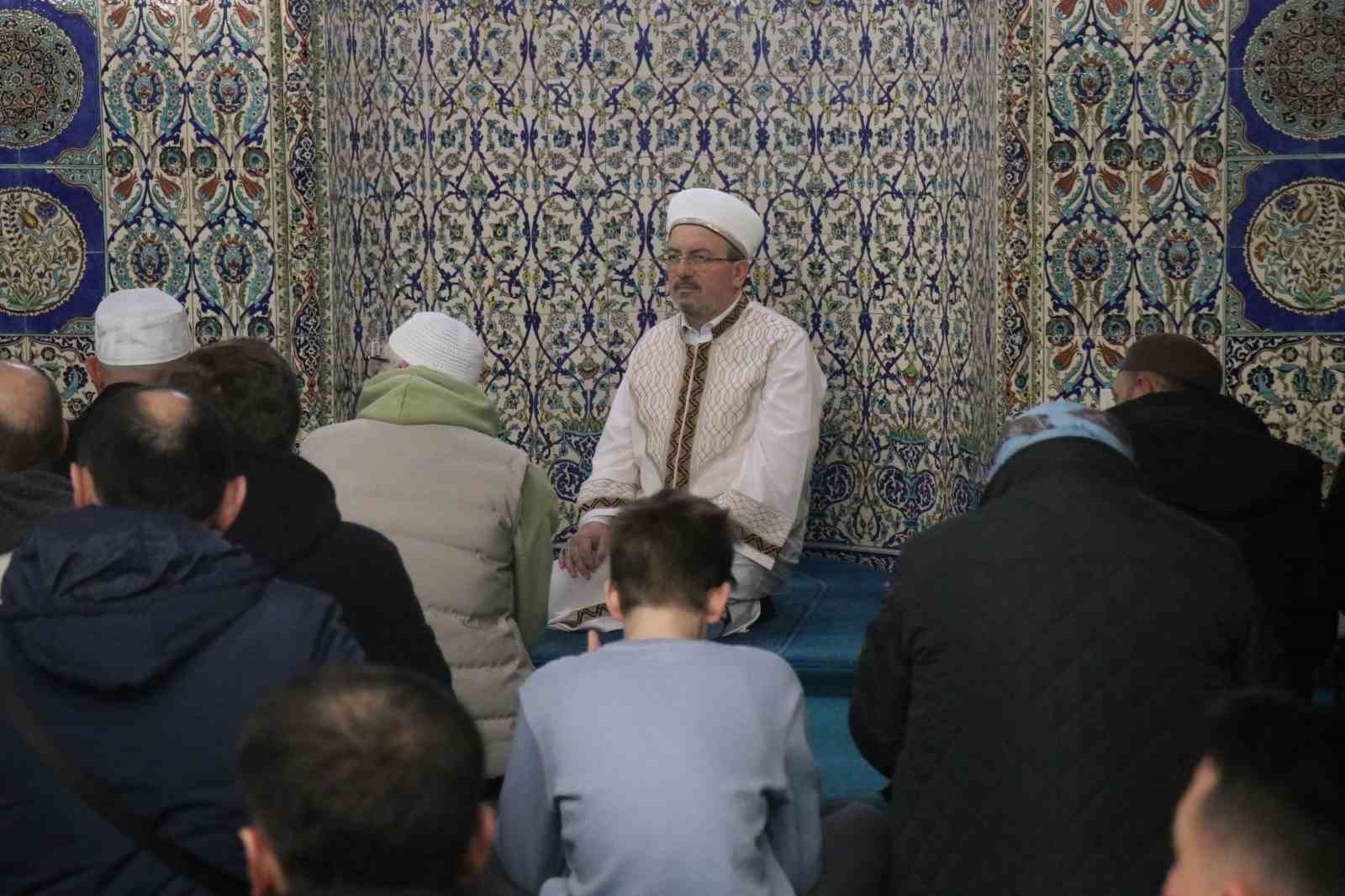 sakaryada ilk teravih namazi eda edildi 2 bQmnKVaB
