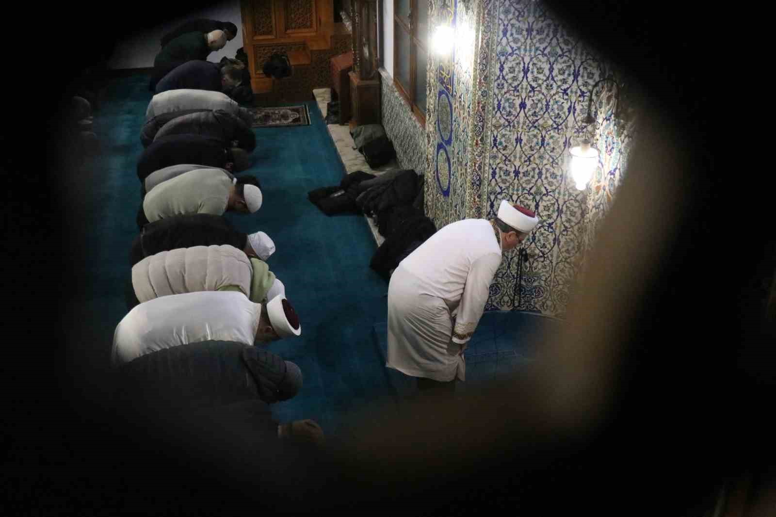 sakaryada ilk teravih namazi eda edildi 5 FcsAw2Ym
