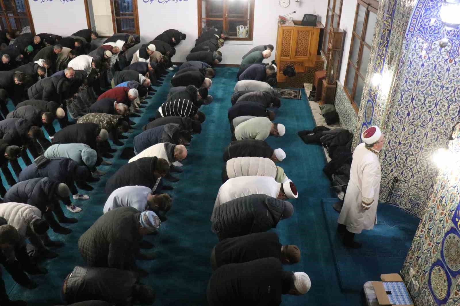 sakaryada ilk teravih namazi eda edildi 6