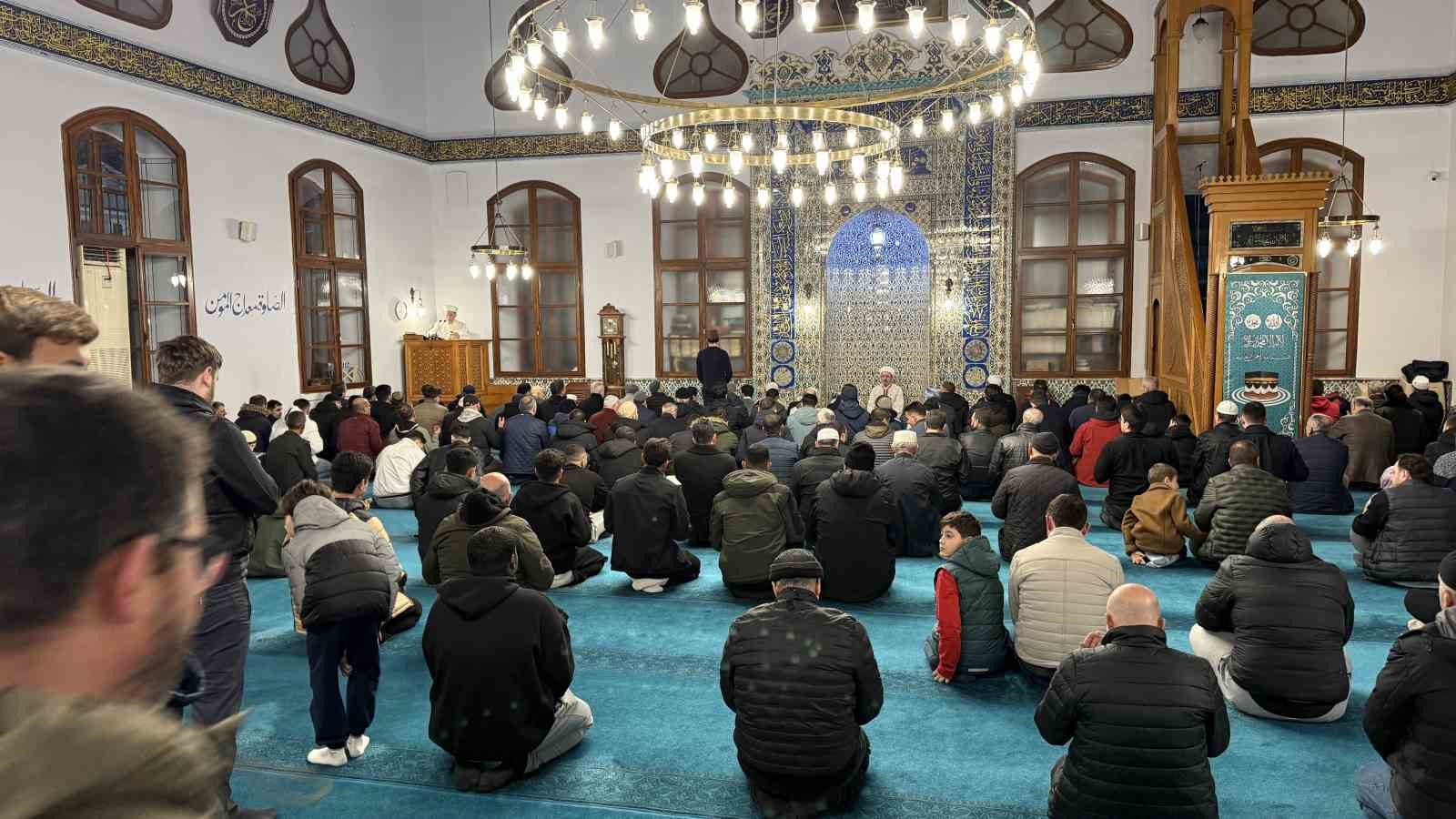 sakaryada ilk teravih namazi eda edildi 7