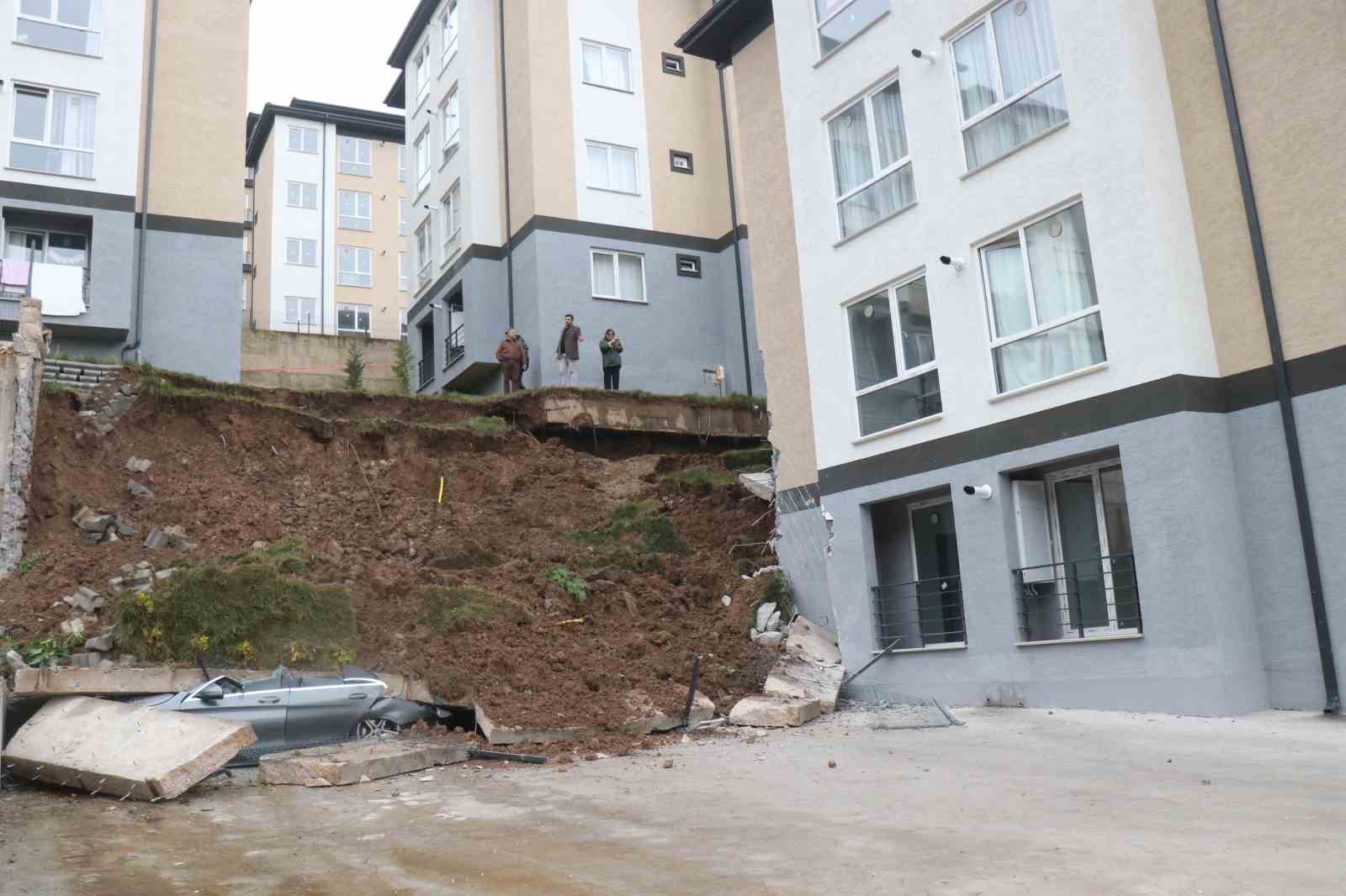 sakaryada istinat duvari coktu 3 bina bosaltildi 1 wvEUayHM