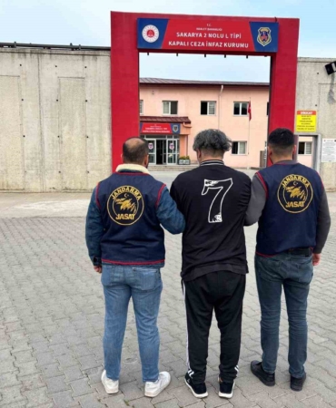 sakaryada-jandarma-suclulara-goz-actirmadi-1-haftada-307-aranan-sahis-yakalandi-k9ZyarWp.jpg