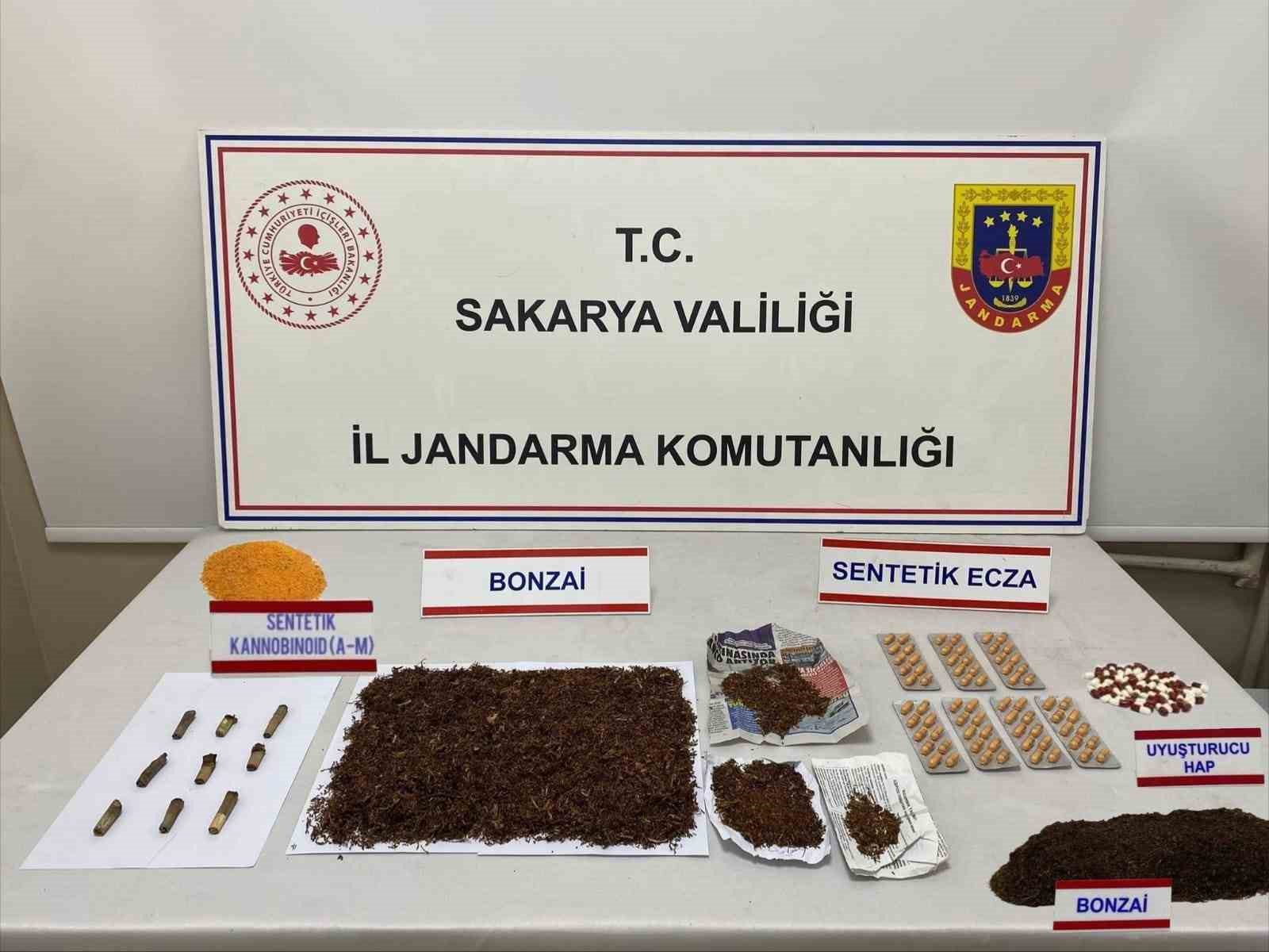 sakaryada jandarmadan zehir tacirlerine gecit yok 2 tutuklama 0 ZlSwZfNf