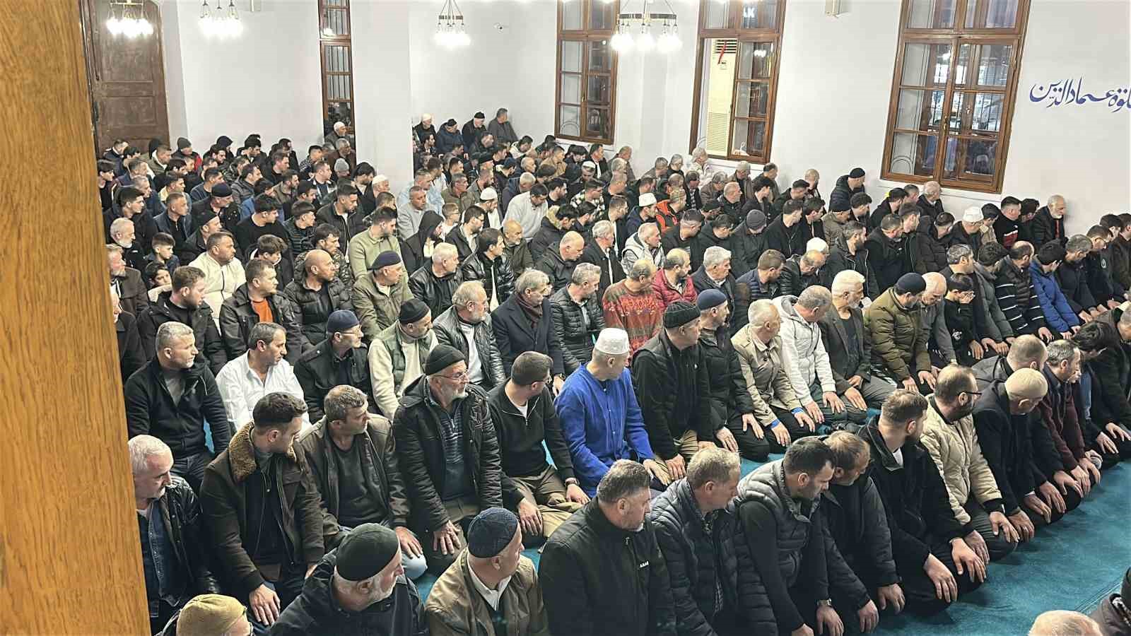 sakaryada kadir gecesinde vatandaslar camilere akin etti 0 BXAUbf7W