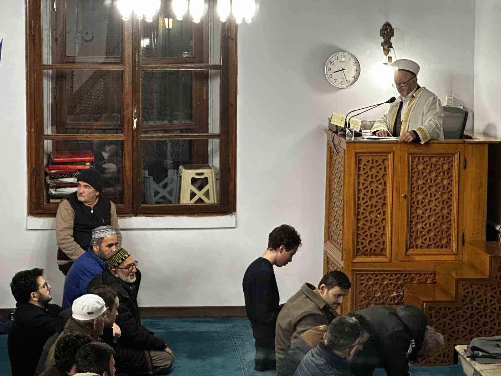 sakaryada kadir gecesinde vatandaslar camilere akin etti 3 aKbzKSLY