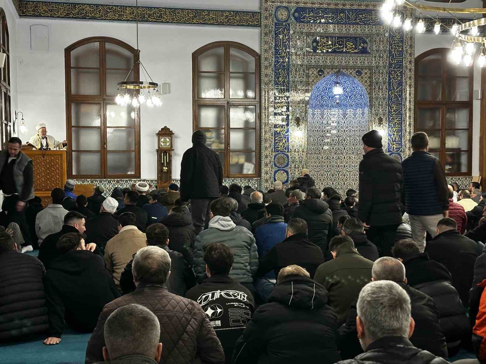 sakaryada kadir gecesinde vatandaslar camilere akin etti 4 5wVRDWPw