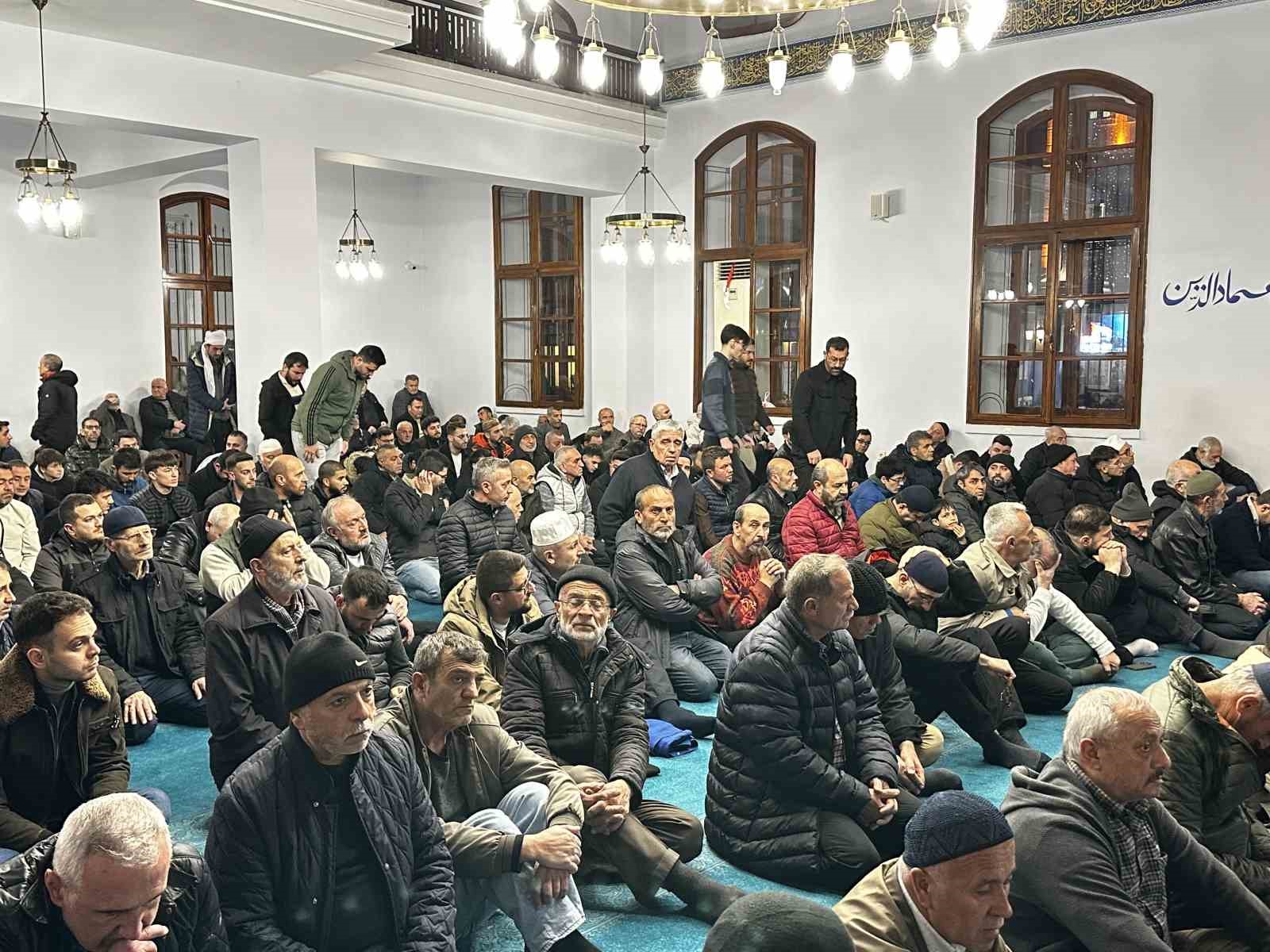 sakaryada kadir gecesinde vatandaslar camilere akin etti 5 aiBSFfwt