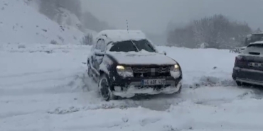 sakaryada-kar-mesaisi-kimi-yolda-kaldi-kimi-keyfini-cikardi-XjMvarkX.jpg