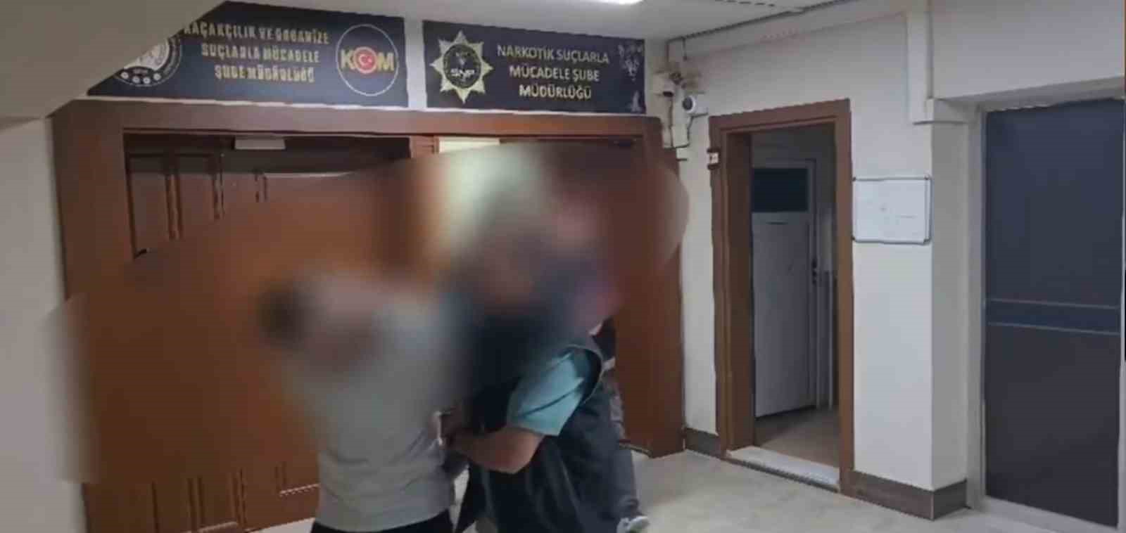 sakaryada kiraladiklari ofisi uyusturucu ticaretinde kullanan 2 sahis tutuklandi 2 KsjnQmKB