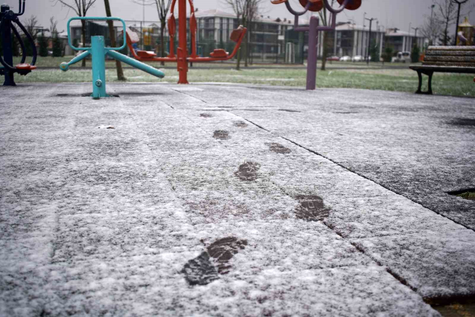 sakaryada lapa lapa kar yagisi etkili oldu 3 OWNOGnDF