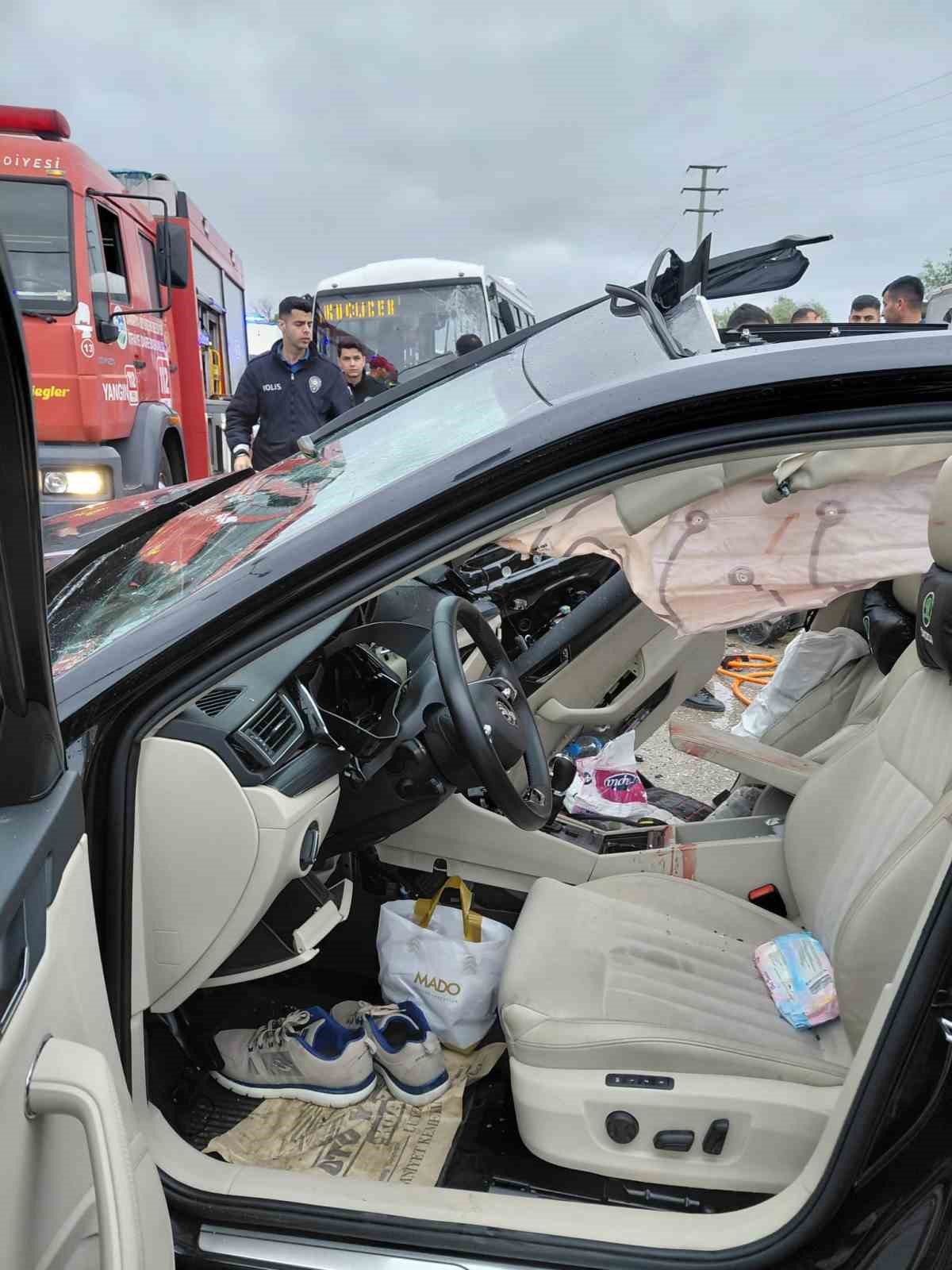 sakaryada otomobil minibus ve tir carpisti 4u agir 6 yarali 5