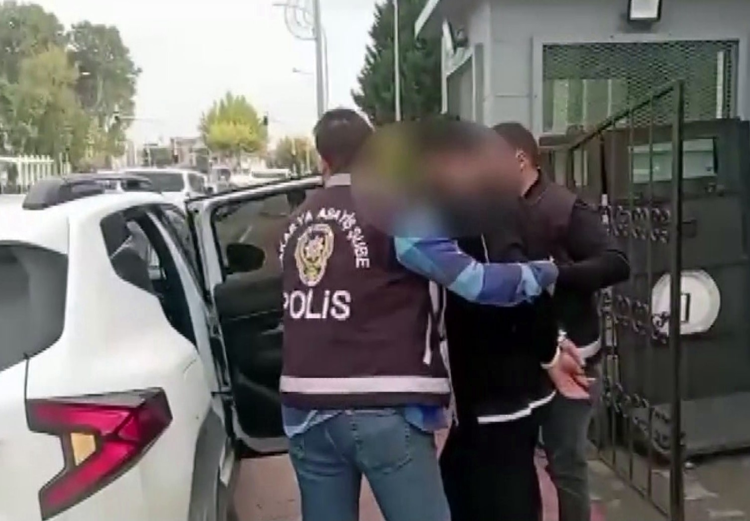 Sakarya’da polis-savcı yalanıyla 2 milyonluk vurgun 8 sakaryada polis savci yalaniyla 2 milyonluk vurgun 4 qGn1ntBJ