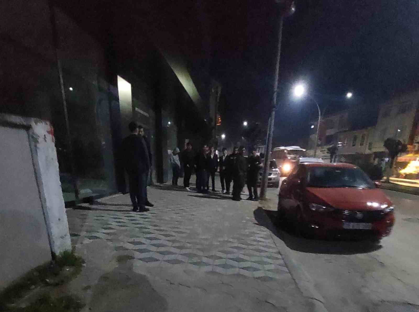 Sakarya’da polis uygulamasında ruhsatsız silah ele geçirildi 5 sakaryada polis uygulamasinda ruhsatsiz silah ele gecirildi 1 h7cM46g4