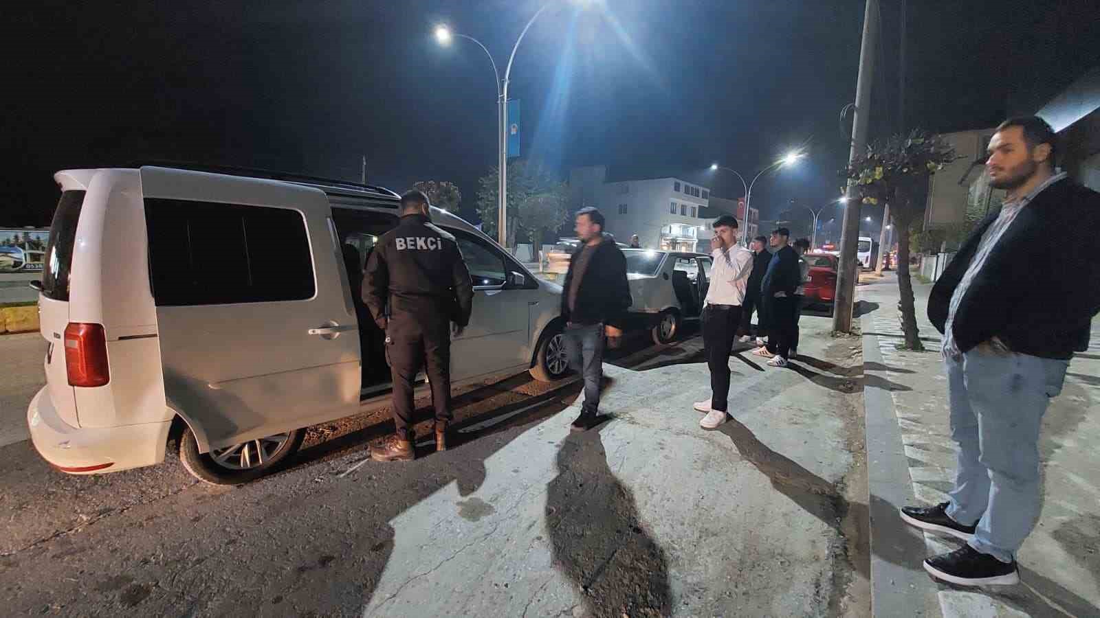 Sakarya’da polis uygulamasında ruhsatsız silah ele geçirildi 7 sakaryada polis uygulamasinda ruhsatsiz silah ele gecirildi 3 TqS1vfVF