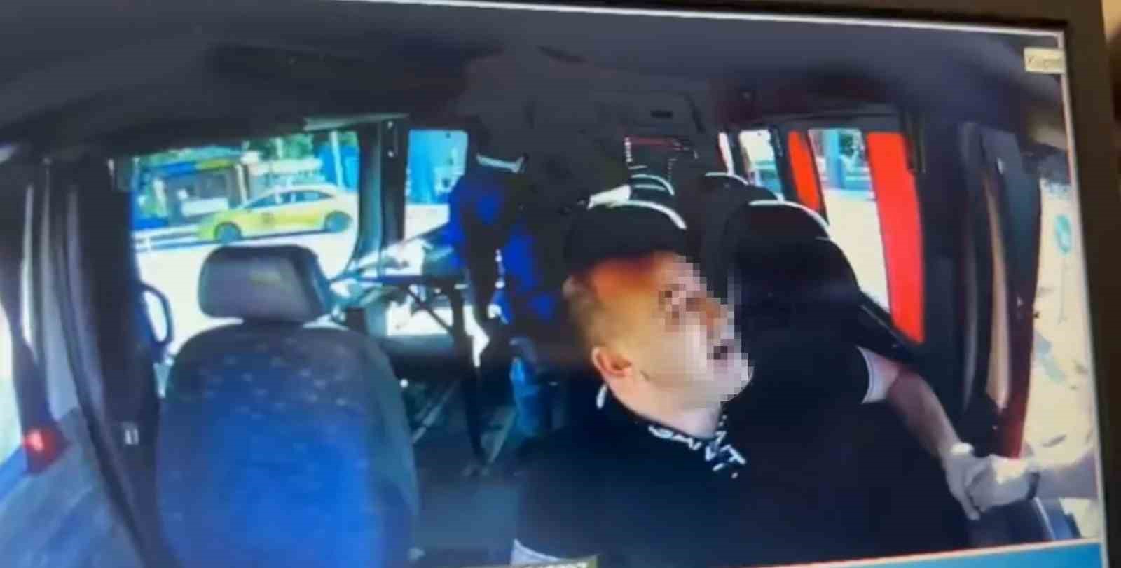 Sakarya’da savcı ile minibüs şoförünün trafikteki kavgası kamerada 7 sakaryada savci ile minibus soforunun trafikteki kavgasi kamerada 3 4EzBpMnk