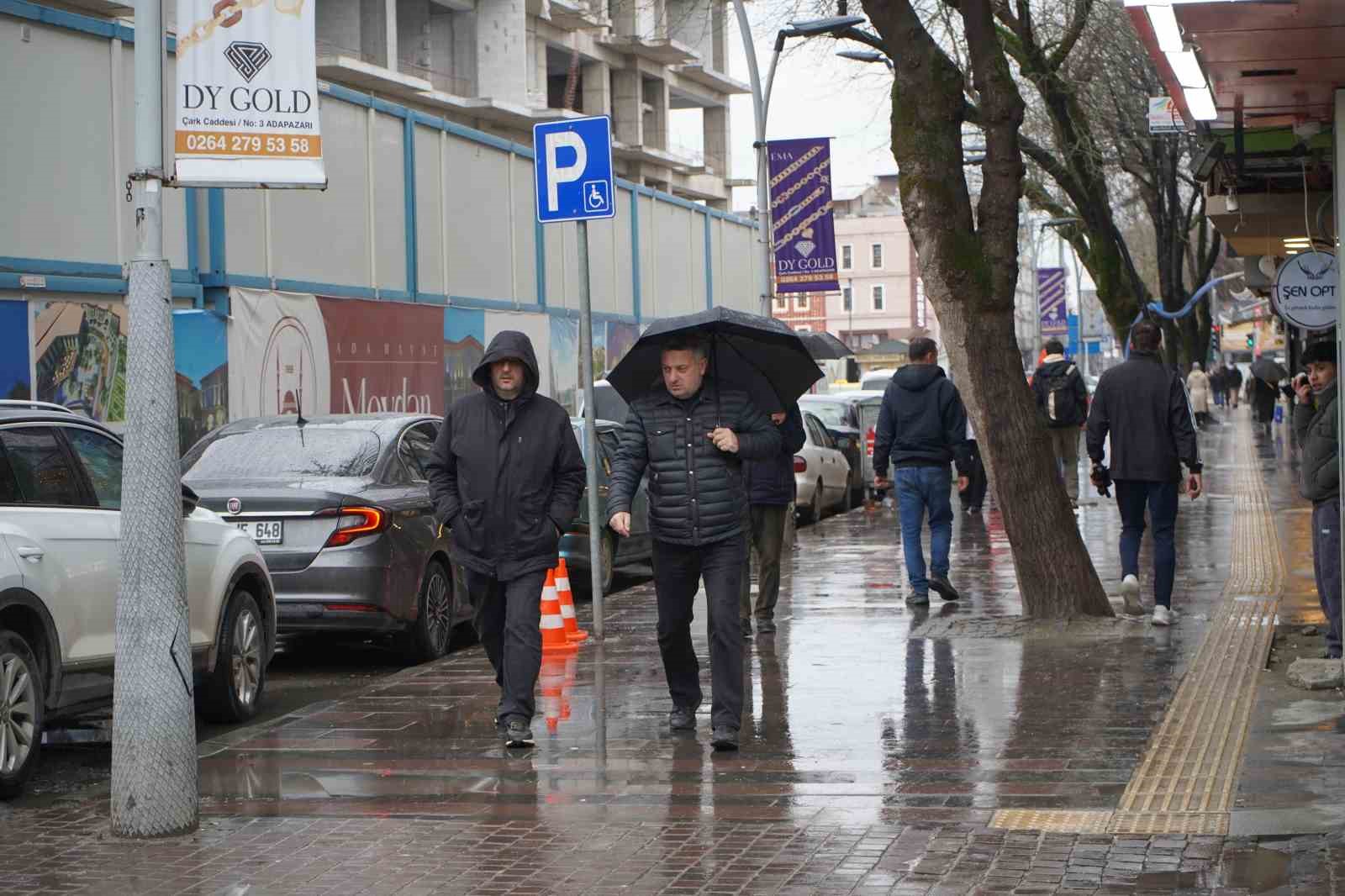 sakaryada sehir merkezinde yagmur yuksek kesimlerde kar etkili oluyor 3