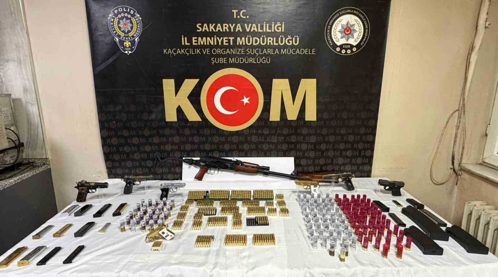 sakaryada silah kacakciligi operasyonunda yakalanan supheli tutuklandi 3 drJdU9Ke