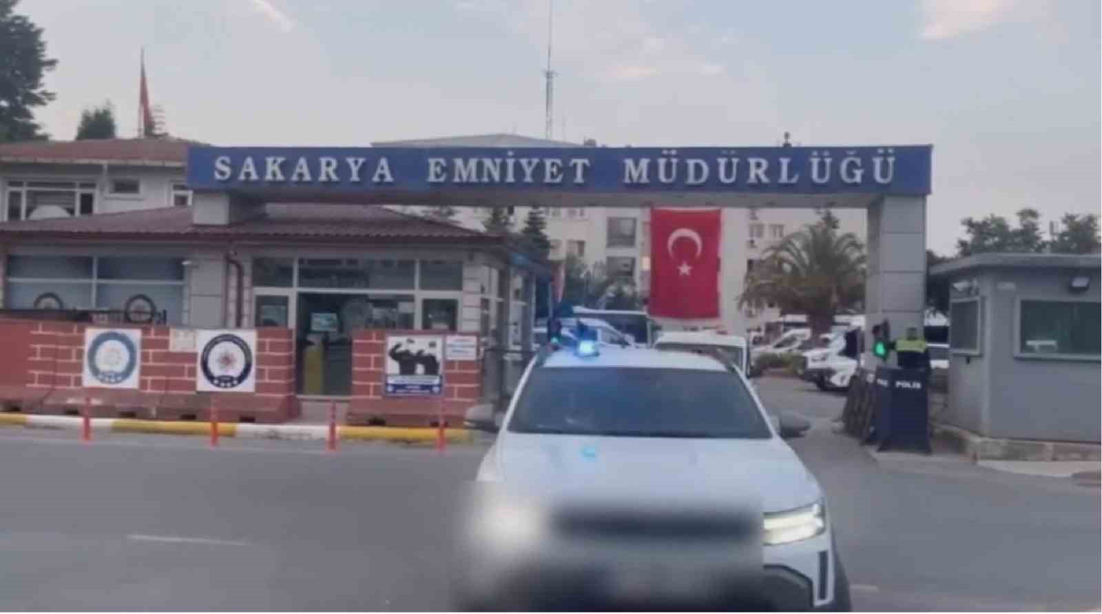 sakaryada silah kacakciligi operasyonunda yakalanan supheli tutuklandi 4 EhiXMsOq