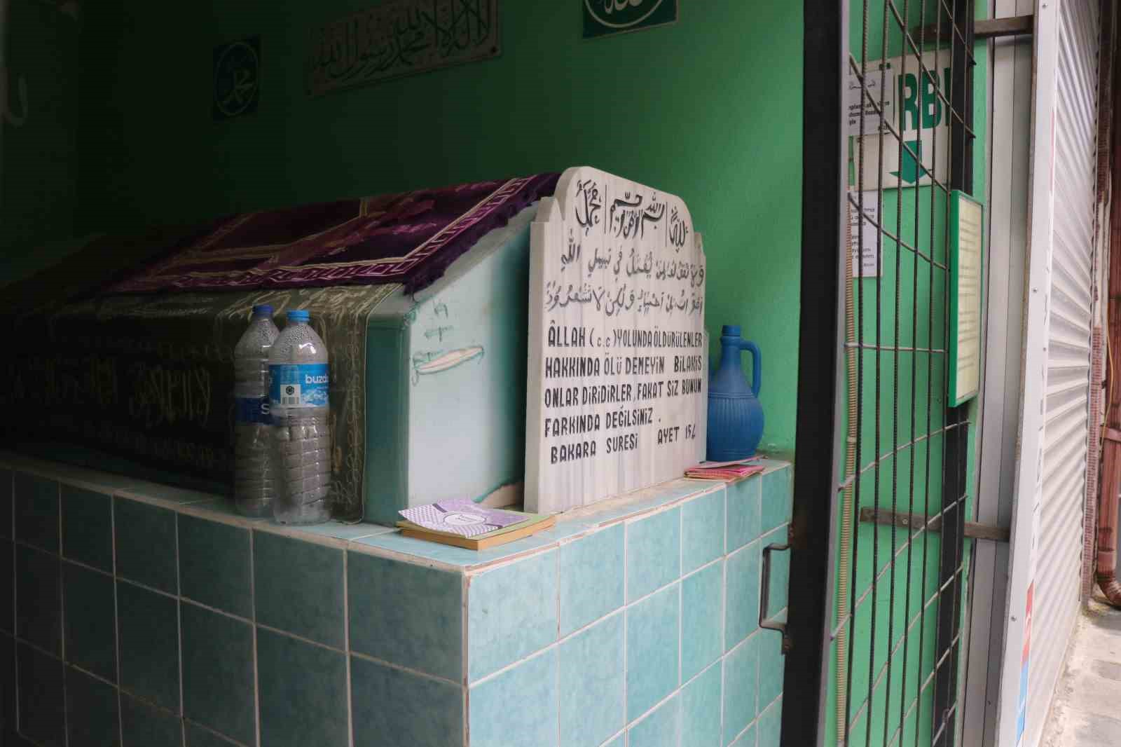 sakaryada sokak arasindaki sirri cozulemeyen turbe merak konusu oldu 1 kDqiNjVr