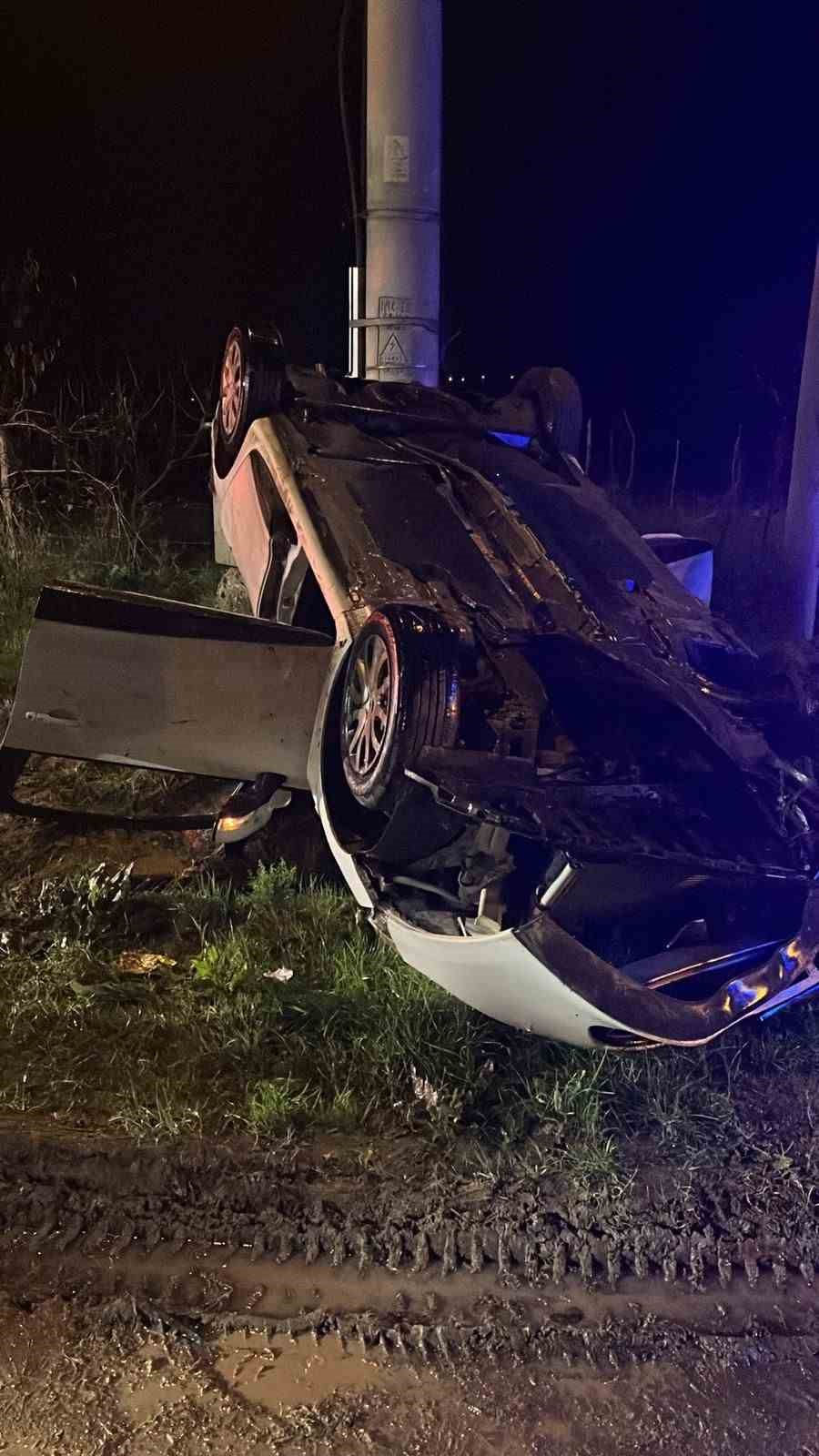 sakaryada takla atan otomobilde sikisan surucu yaralandi 2 uJLzVS2j
