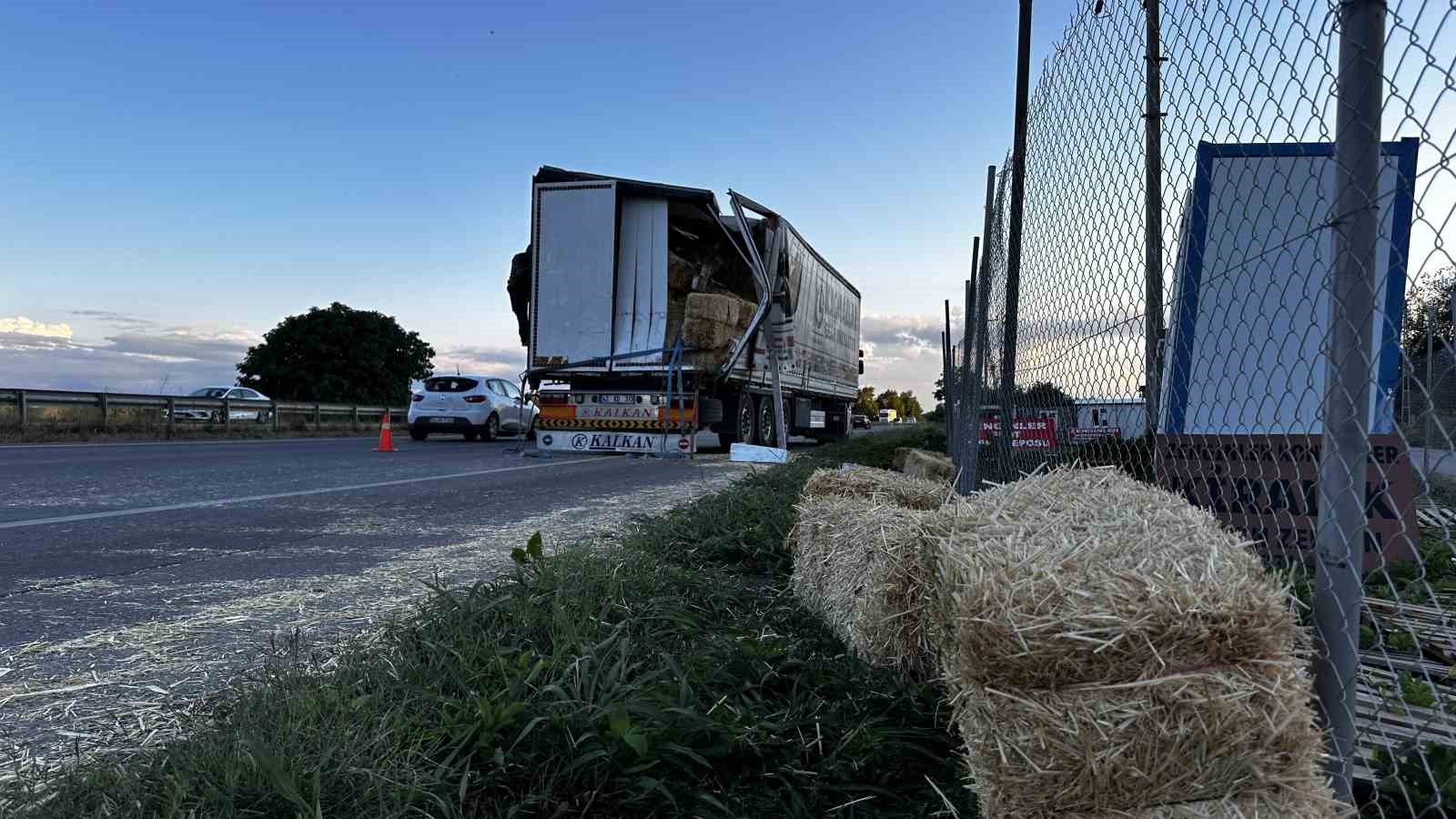 sakaryada tir ile carpisan isci midibusu devrildi 13 yarali 4 v9VVV3w8