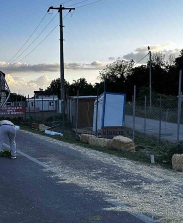 sakaryada-tir-ile-carpisan-isci-midibusu-devrildi-13-yarali-S8zGcDmG.jpg