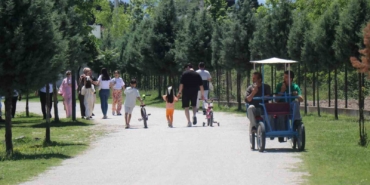 sakaryada-vatandaslar-bayramin-ilk-gununde-tabiat-parklarina-akin-etti-GhZ13b1X.jpg