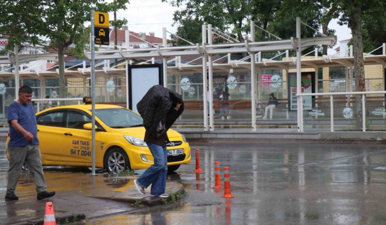 sakaryada-yagis-hayati-olumsuz-etkiledi-D4NemGOi.jpg