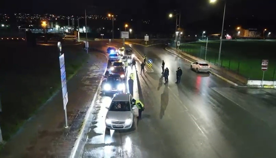 sakaryada yilbasi oncesi denetim 2 bin 990 sahis sorgulandi 8 kisi gozaltina alindi 0 XPTTLnNH