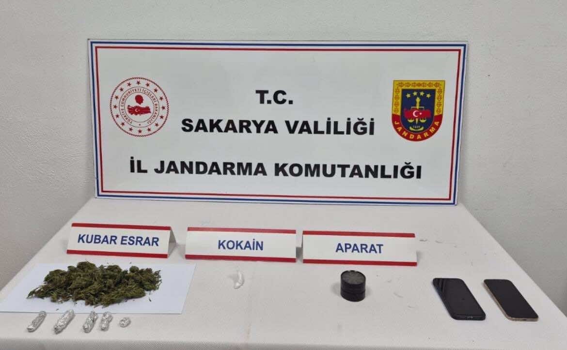 sakaryada yilbasi oncesi uyusturucu operasyonu 7 supheli yakalandi 3 yf1jNfOs