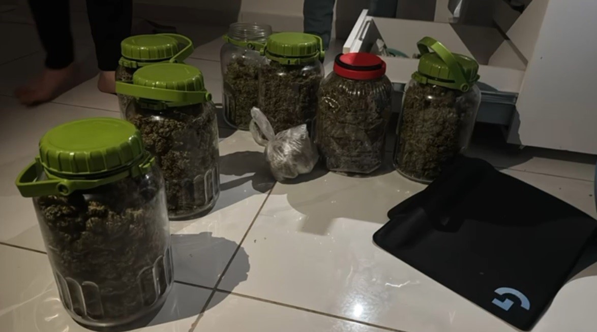 sakaryada yilbasi oncesi uyusturucu operasyonu 7 supheli yakalandi 4 2zLIk19h