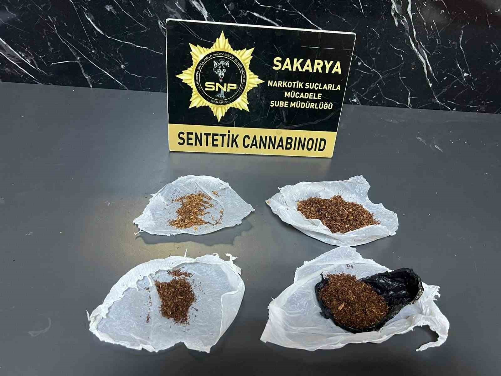 sakaryada zehir tacirlerine operasyon 6 tutuklama 2 A2NfTgWB