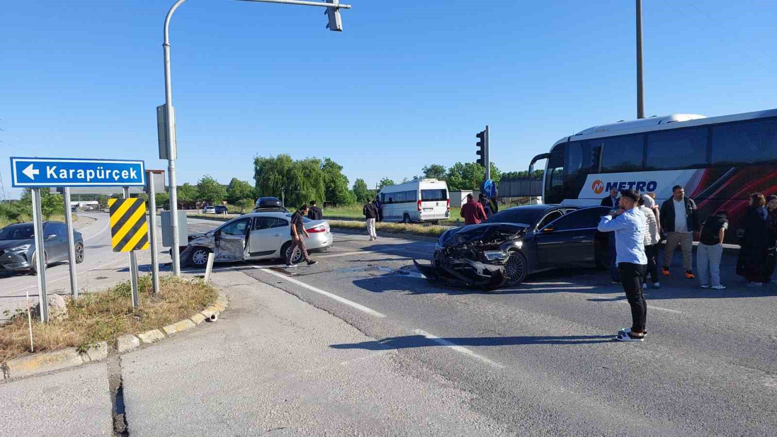 sakaryada zincirleme kaza 3u cocuk 5 yarali 0 rL1AWIJa