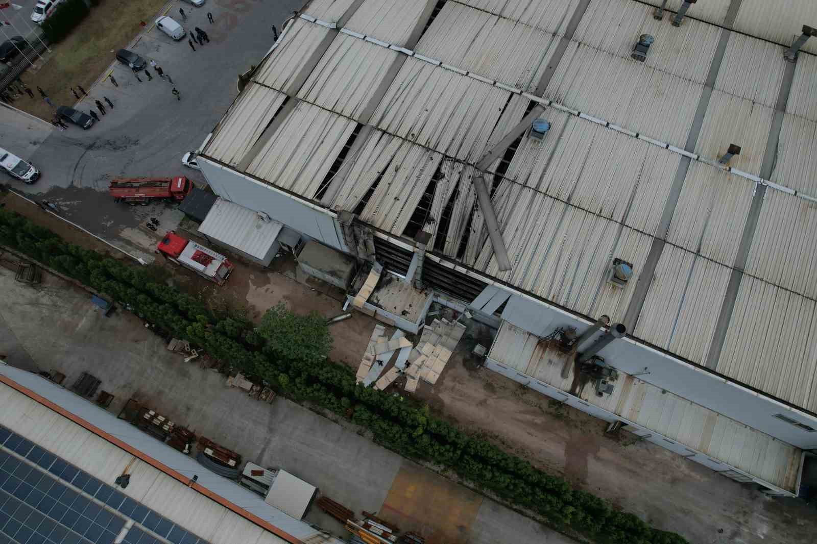 Sakarya’daki fabrika patlamasında hayatını kaybeden işçi toprağa verildi 7 sakaryadaki fabrika patlamasinda hayatini kaybeden isci topraga verildi 3 pvB8hZ5r
