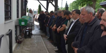 sakaryadaki-fabrika-patlamasinda-hayatini-kaybeden-isci-topraga-verildi-qcMzRz3g.jpg